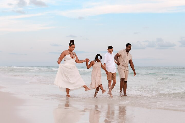 Private Vacation Photoshoot with Photographer in Wilmington - Photo 1 of 25